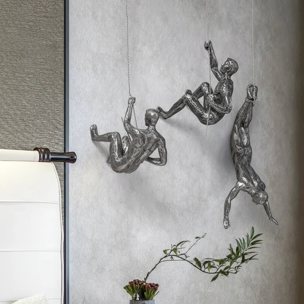 Escultura Homem Escalando em Resina – Decoração Industrial