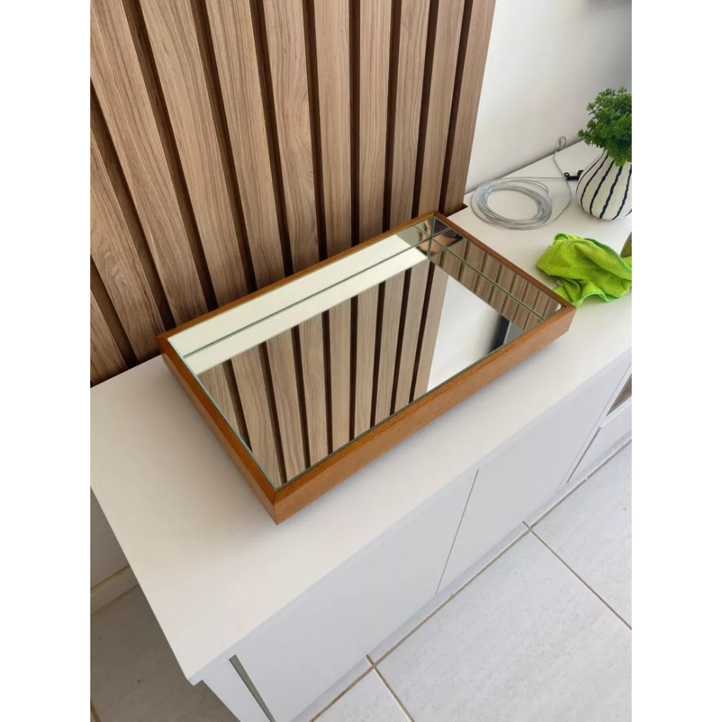 Bandeja Espelhada Amadeirada Flutuante 50×30 – Design Premium